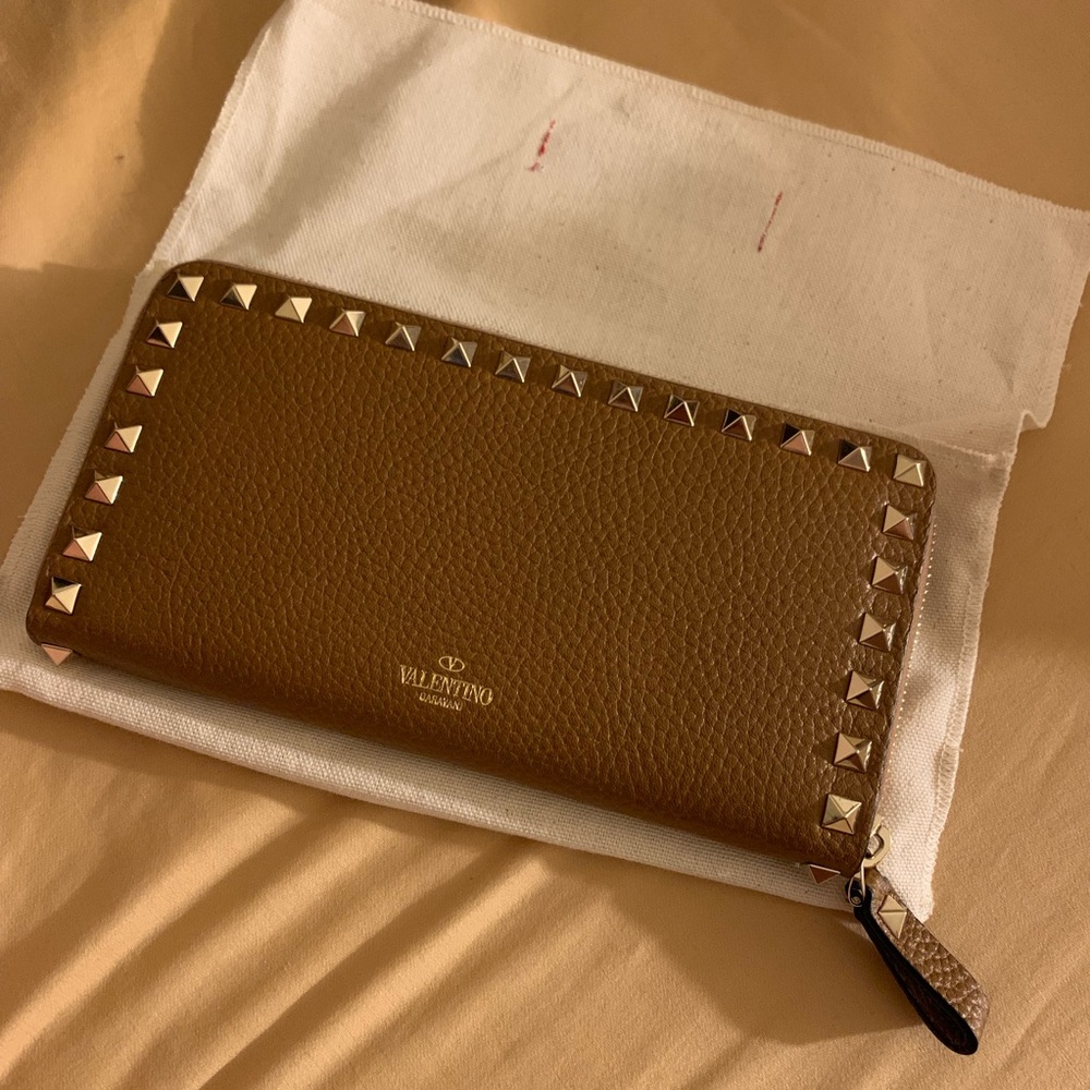 Valentino Rockstud Zip Wallet